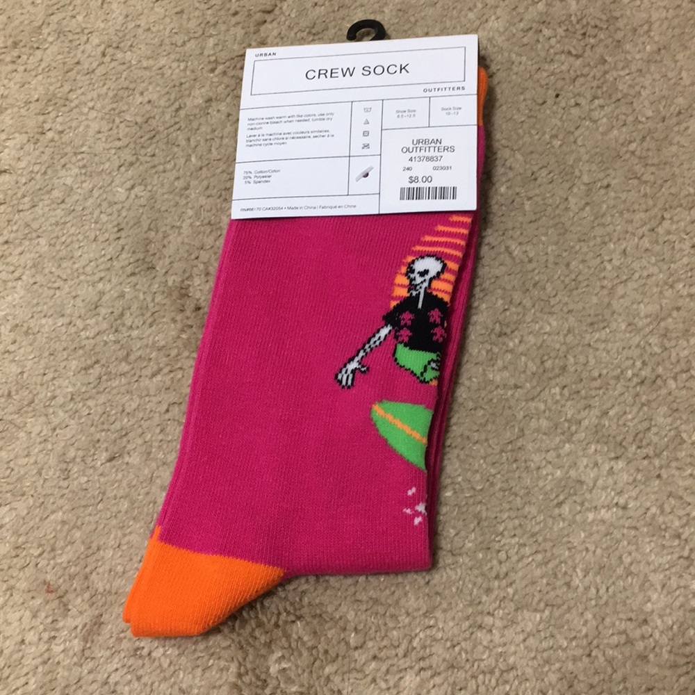 Urban outfitters surfing skeleton crew socks